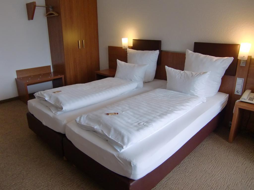 Hotel Darstein Altrip Oda fotoğraf